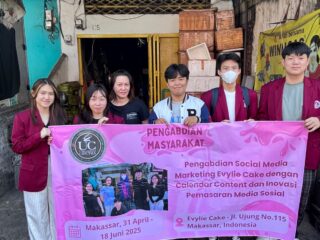 Mahasiswa UC Makassar Gelar Kunjungan ke UMKM Evylie Cake