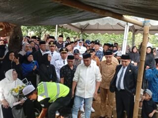 Melepas Sang Pamong Sejati: Wali Kota Makassar Pimpin Upacara Pelepasan Jenazah Andi Muh Yasir Hingga Ke Pemakaman