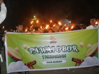 Pawai Obor Bukit Baruga Sambut 1 Muharram: Merawat Tradisi, Memperkuat Harmoni