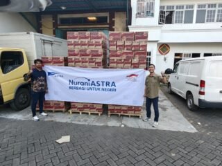 Grup Astra Makassar Salurkan 400 Dus Indomie untuk Korban Gempa NTT melalui Program Nurani Astra