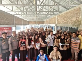 Asmo Sulsel dan Polsek Somba Opu Edukasi Safety Riding bagi Siswa SMKN 14 Gowa