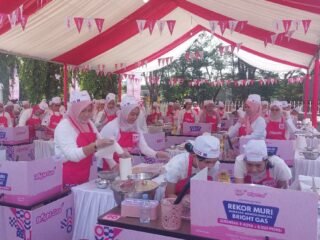 Pertamina Patra Niaga Cetak Rekor MURI Masak Massal 8.100 Porsi di 8 Kota